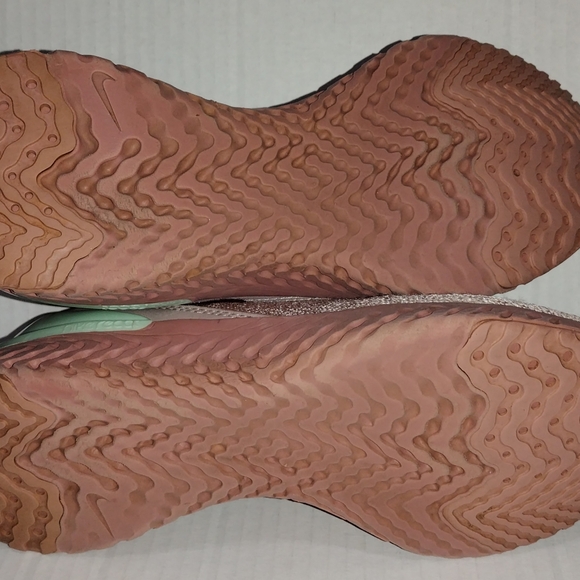 Nike Shoes Women Sz 7.5 Rise React Flyknit Diffused Taupe Smokey Mauve - Picture 9 of 12